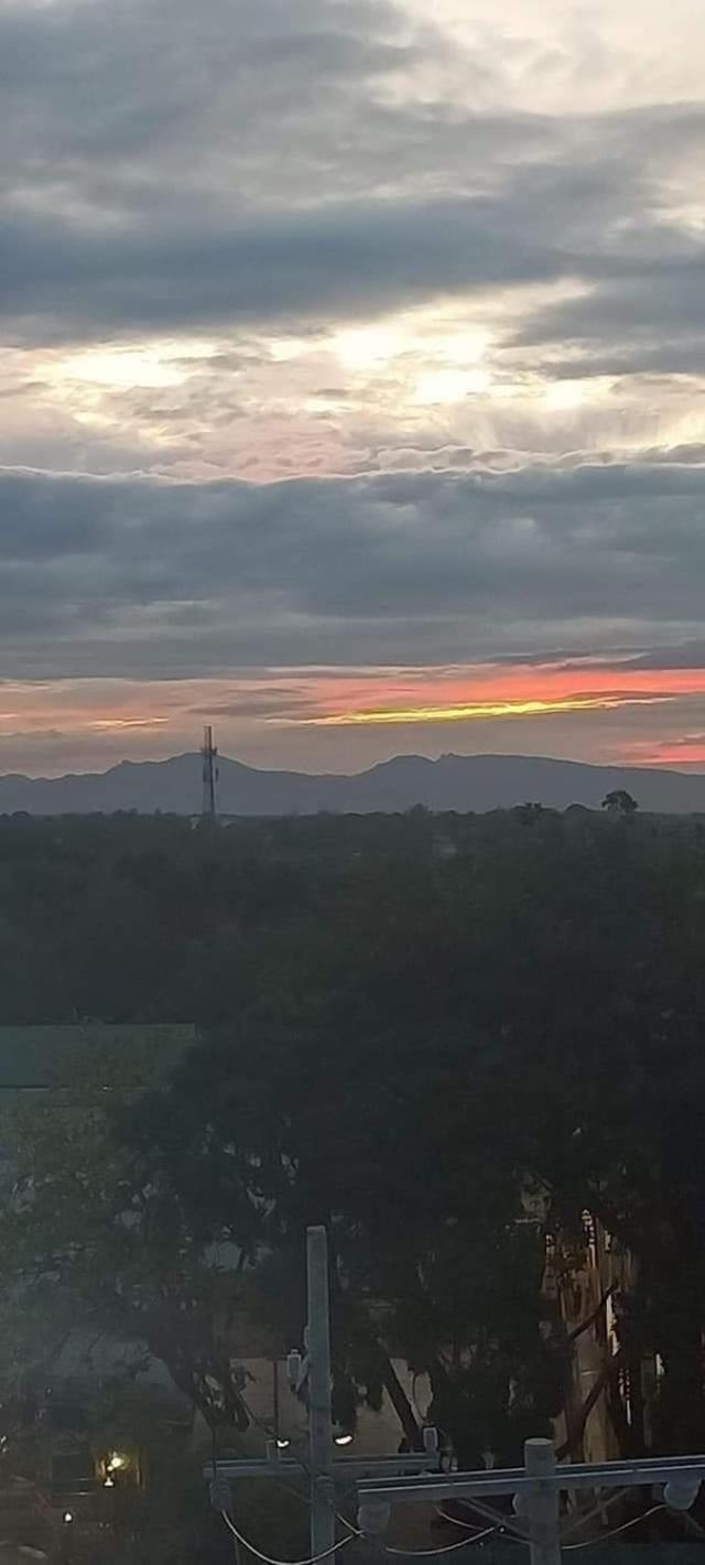 Happy Stays A - Sunset View At Smdc Hope Residences Trece Martires Екстер'єр фото