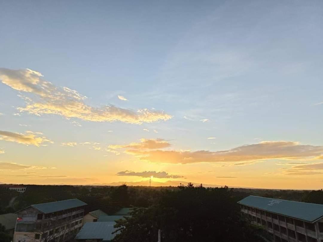 Happy Stays A - Sunset View At Smdc Hope Residences Trece Martires Екстер'єр фото